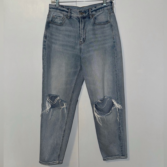 American Eagle Relaxed Mom Jeans Distressed Light Wash Women’s 4 Short - Picture 1 of 8